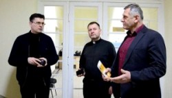 Триває збір коштів для отримання ліжок для Золочівської ЦРЛ